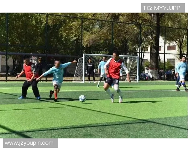 足球明星齐聚一堂高清群像展现绿茵场上的风采与激情