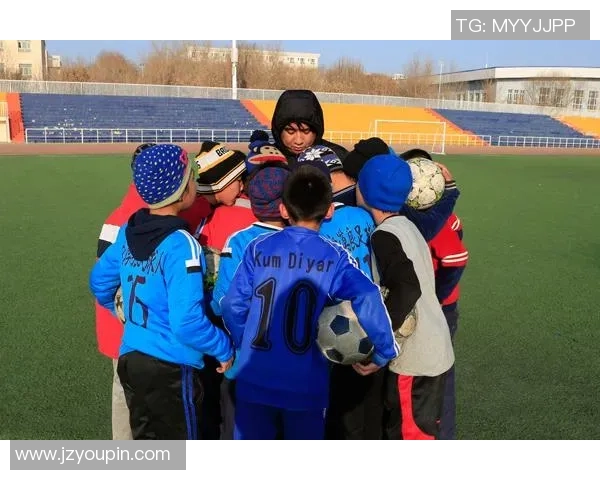 广州足球队团队协作的独特优势与其他球队的深度对比分析 广州足球队团队协作的独特优势与其他球队的深度对比分析