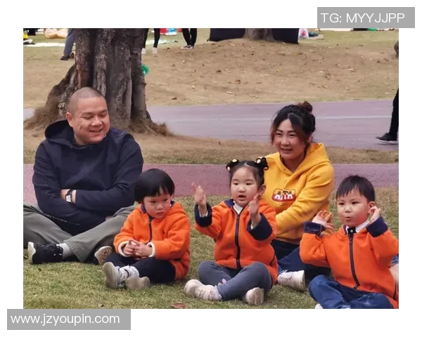 足球明星携萌娃共度亲子时光小小球员展现天赋与快乐